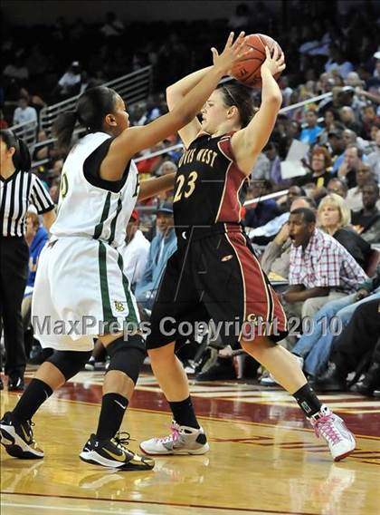Thumbnail 3 in Clovis West vs. Poly (CIF SoCal D1 Final) photogallery.