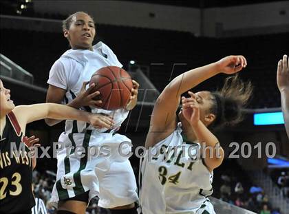 Thumbnail 3 in Clovis West vs. Poly (CIF SoCal D1 Final) photogallery.