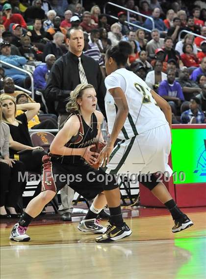 Thumbnail 2 in Clovis West vs. Poly (CIF SoCal D1 Final) photogallery.