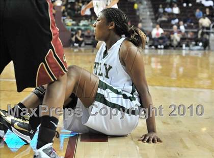Thumbnail 3 in Clovis West vs. Poly (CIF SoCal D1 Final) photogallery.