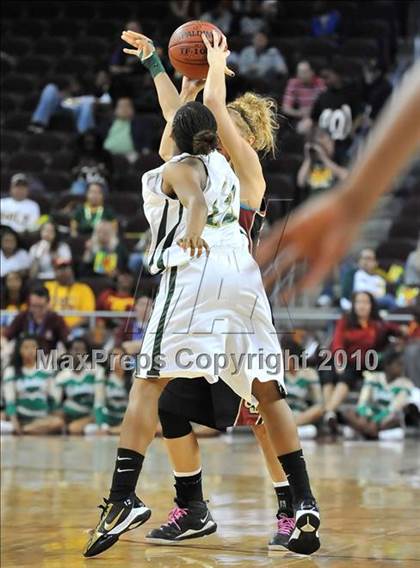 Thumbnail 1 in Clovis West vs. Poly (CIF SoCal D1 Final) photogallery.