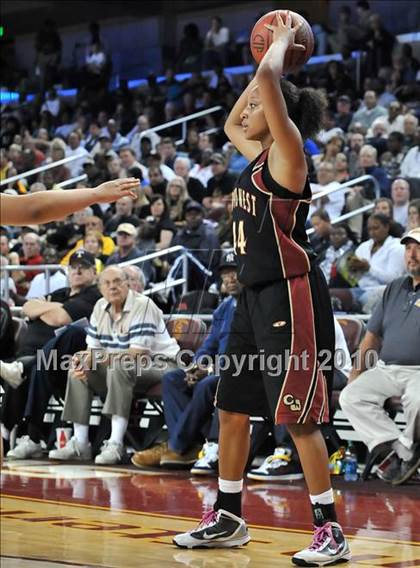 Thumbnail 2 in Clovis West vs. Poly (CIF SoCal D1 Final) photogallery.
