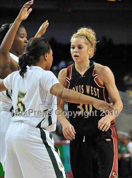 Thumbnail 3 in Clovis West vs. Poly (CIF SoCal D1 Final) photogallery.