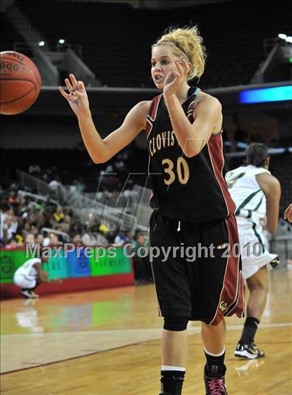 Thumbnail 2 in Clovis West vs. Poly (CIF SoCal D1 Final) photogallery.