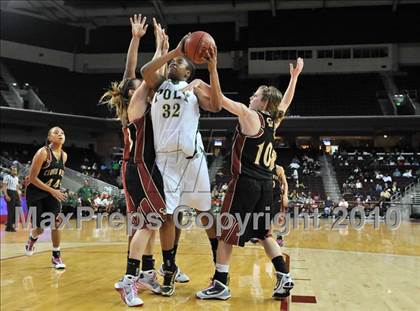 Thumbnail 2 in Clovis West vs. Poly (CIF SoCal D1 Final) photogallery.