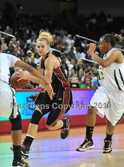 Thumbnail 3 in Clovis West vs. Poly (CIF SoCal D1 Final) photogallery.