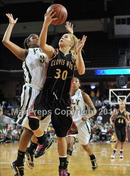 Thumbnail 1 in Clovis West vs. Poly (CIF SoCal D1 Final) photogallery.