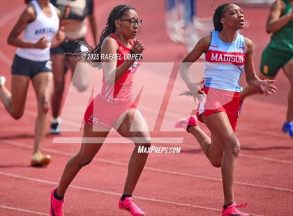 Thumbnail 3 in Dave Bethany Relays (200M) photogallery.