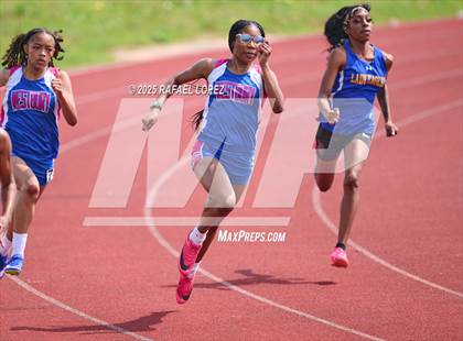 Thumbnail 2 in Dave Bethany Relays (200M) photogallery.
