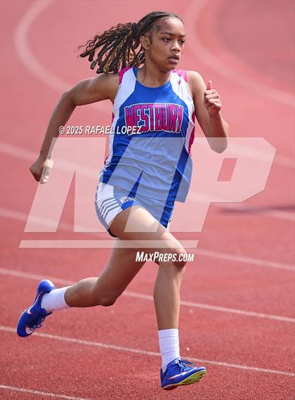 Thumbnail 1 in Dave Bethany Relays (200M) photogallery.
