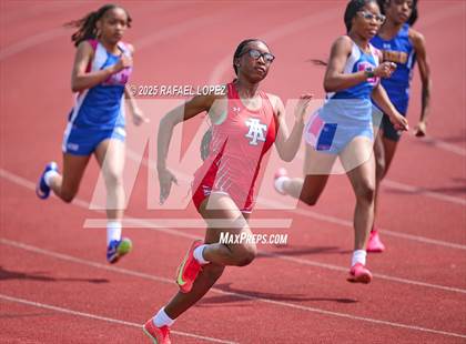 Thumbnail 1 in Dave Bethany Relays (200M) photogallery.