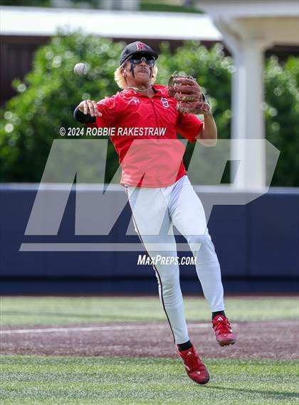 Thumbnail 2 in Rockwall-Heath vs. Mansfield Legacy (UIL 6A Regional Quarterfinal Playoffs) photogallery.