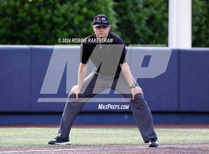 Thumbnail 2 in Rockwall-Heath vs. Mansfield Legacy (UIL 6A Regional Quarterfinal Playoffs) photogallery.