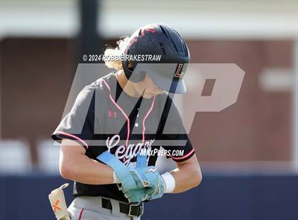 Thumbnail 3 in Rockwall-Heath vs. Mansfield Legacy (UIL 6A Regional Quarterfinal Playoffs) photogallery.