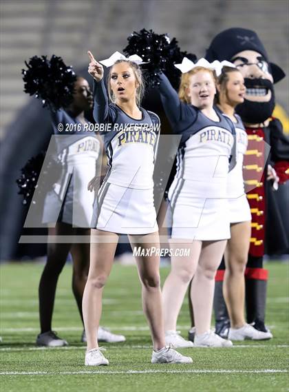 Thumbnail 2 in Crandall vs. Paris (UIL 4A Bi-District Playoff) photogallery.