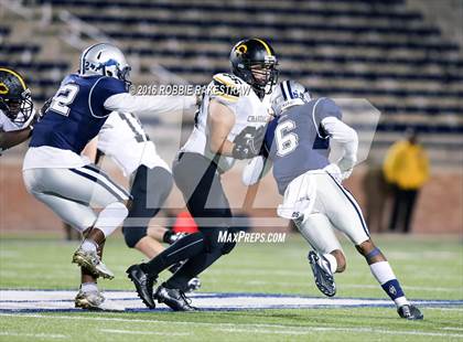 Thumbnail 2 in Crandall vs. Paris (UIL 4A Bi-District Playoff) photogallery.