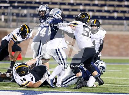 Thumbnail 3 in Crandall vs. Paris (UIL 4A Bi-District Playoff) photogallery.