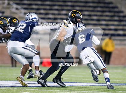 Thumbnail 3 in Crandall vs. Paris (UIL 4A Bi-District Playoff) photogallery.