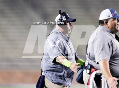 Thumbnail 3 in Crandall vs. Paris (UIL 4A Bi-District Playoff) photogallery.