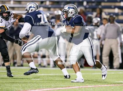 Thumbnail 3 in Crandall vs. Paris (UIL 4A Bi-District Playoff) photogallery.