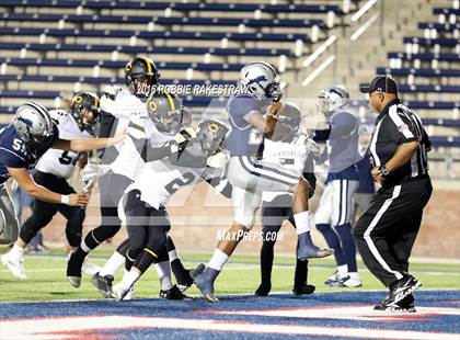 Thumbnail 2 in Crandall vs. Paris (UIL 4A Bi-District Playoff) photogallery.
