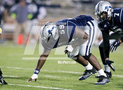 Thumbnail 3 in Crandall vs. Paris (UIL 4A Bi-District Playoff) photogallery.