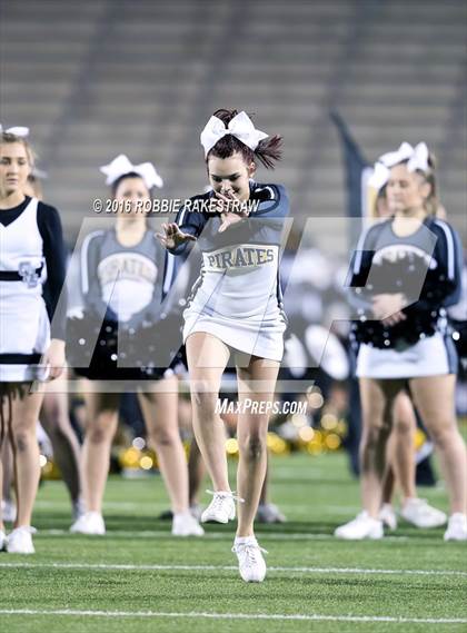 Thumbnail 2 in Crandall vs. Paris (UIL 4A Bi-District Playoff) photogallery.