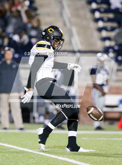 Thumbnail 3 in Crandall vs. Paris (UIL 4A Bi-District Playoff) photogallery.