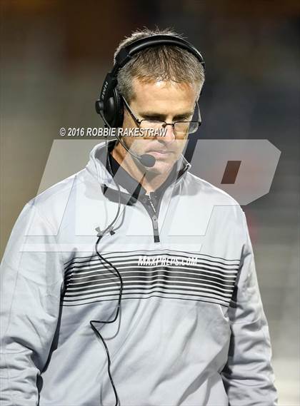 Thumbnail 2 in Crandall vs. Paris (UIL 4A Bi-District Playoff) photogallery.