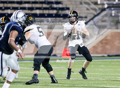 Thumbnail 3 in Crandall vs. Paris (UIL 4A Bi-District Playoff) photogallery.