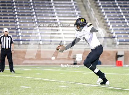 Thumbnail 2 in Crandall vs. Paris (UIL 4A Bi-District Playoff) photogallery.