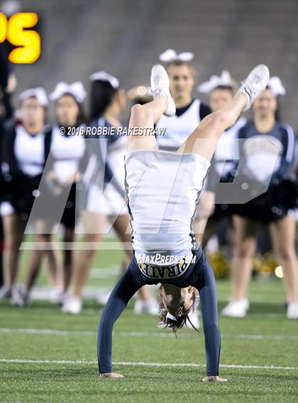 Thumbnail 3 in Crandall vs. Paris (UIL 4A Bi-District Playoff) photogallery.