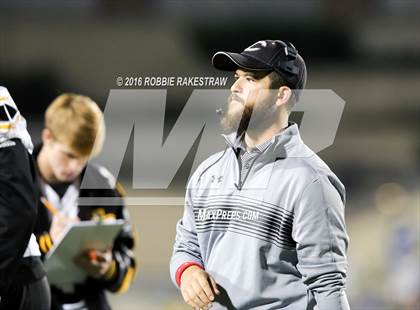 Thumbnail 3 in Crandall vs. Paris (UIL 4A Bi-District Playoff) photogallery.