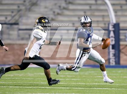 Thumbnail 1 in Crandall vs. Paris (UIL 4A Bi-District Playoff) photogallery.
