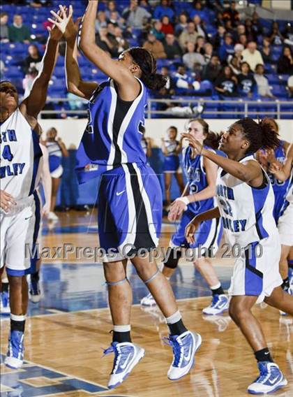 Thumbnail 1 in North Crowley vs. Summit (Texas 5A Region I Playoffs) photogallery.