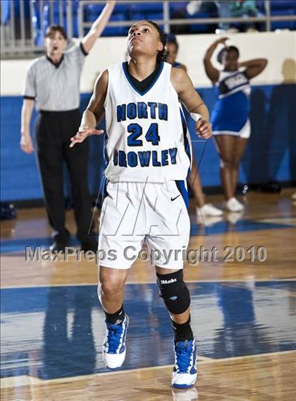 Thumbnail 3 in North Crowley vs. Summit (Texas 5A Region I Playoffs) photogallery.