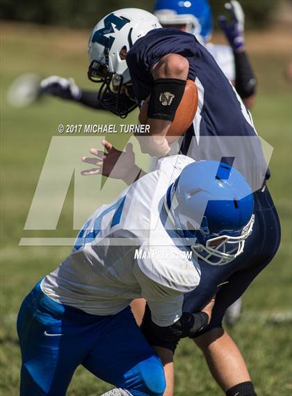 Thumbnail 3 in Loyalton vs. Mercy photogallery.