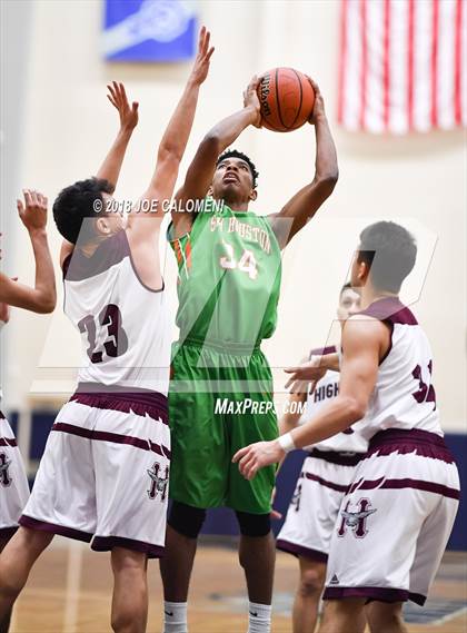 Thumbnail 2 in Houston [Sam] vs Highlands photogallery.