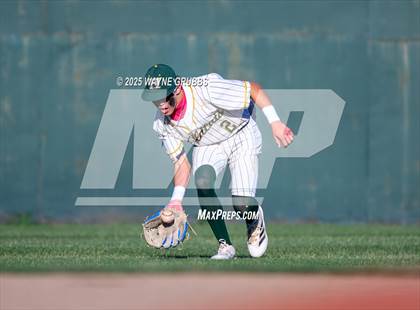 Thumbnail 2 in Alba-Golden vs. Harleton (UIL 2A D1 Area Playoff) photogallery.