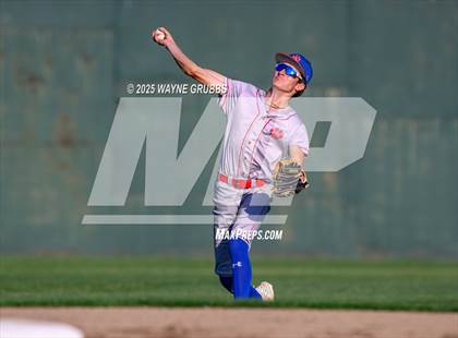 Thumbnail 3 in Alba-Golden vs. Harleton (UIL 2A D1 Area Playoff) photogallery.