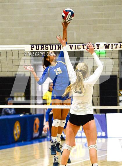 Thumbnail 2 in Archbishop Mitty vs. Santa Margarita (CIF State Open Division Final) photogallery.