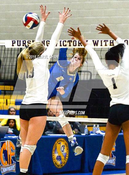 Thumbnail 3 in Archbishop Mitty vs. Santa Margarita (CIF State Open Division Final) photogallery.