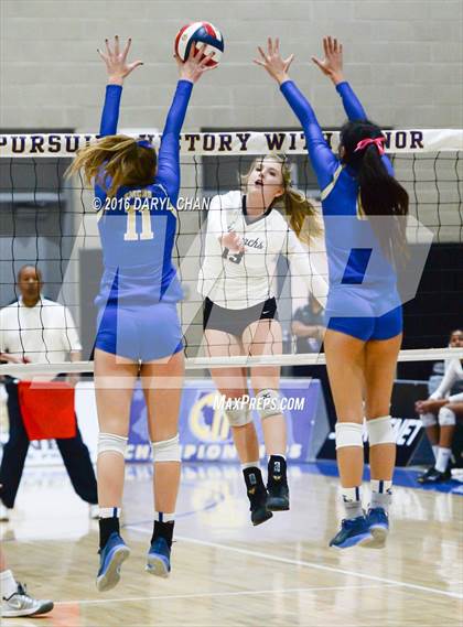 Thumbnail 2 in Archbishop Mitty vs. Santa Margarita (CIF State Open Division Final) photogallery.