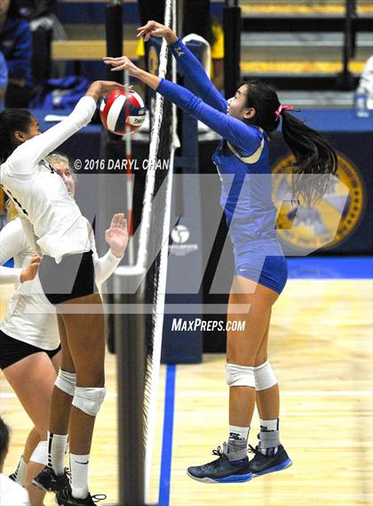 Thumbnail 3 in Archbishop Mitty vs. Santa Margarita (CIF State Open Division Final) photogallery.
