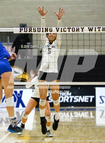 Thumbnail 2 in Archbishop Mitty vs. Santa Margarita (CIF State Open Division Final) photogallery.