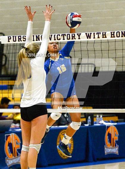 Thumbnail 3 in Archbishop Mitty vs. Santa Margarita (CIF State Open Division Final) photogallery.