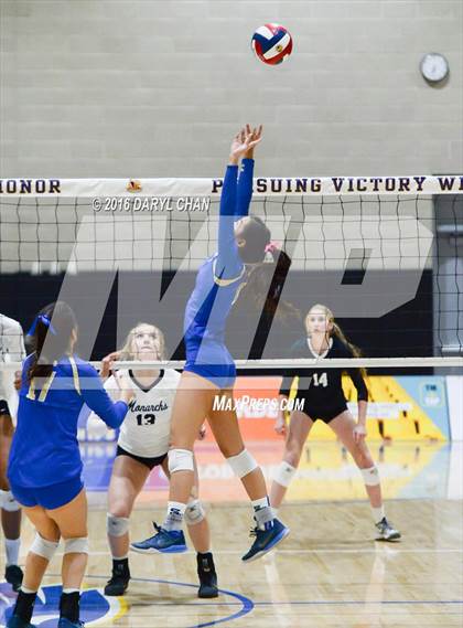 Thumbnail 3 in Archbishop Mitty vs. Santa Margarita (CIF State Open Division Final) photogallery.