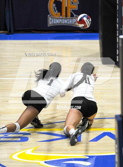 Thumbnail 3 in Archbishop Mitty vs. Santa Margarita (CIF State Open Division Final) photogallery.