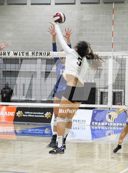 Thumbnail 2 in Archbishop Mitty vs. Santa Margarita (CIF State Open Division Final) photogallery.