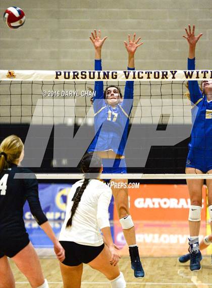 Thumbnail 2 in Archbishop Mitty vs. Santa Margarita (CIF State Open Division Final) photogallery.